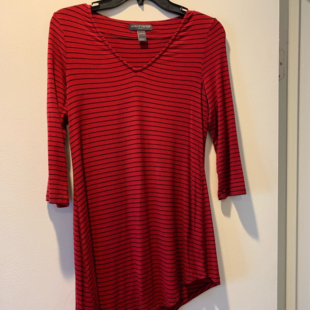 A pea in a pod Asymetrical Vneck 3qtr length shirt